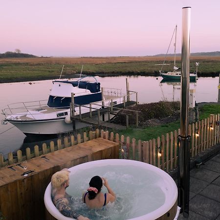 Hot Tub With A View - Christchurch Harbour Екстер'єр фото