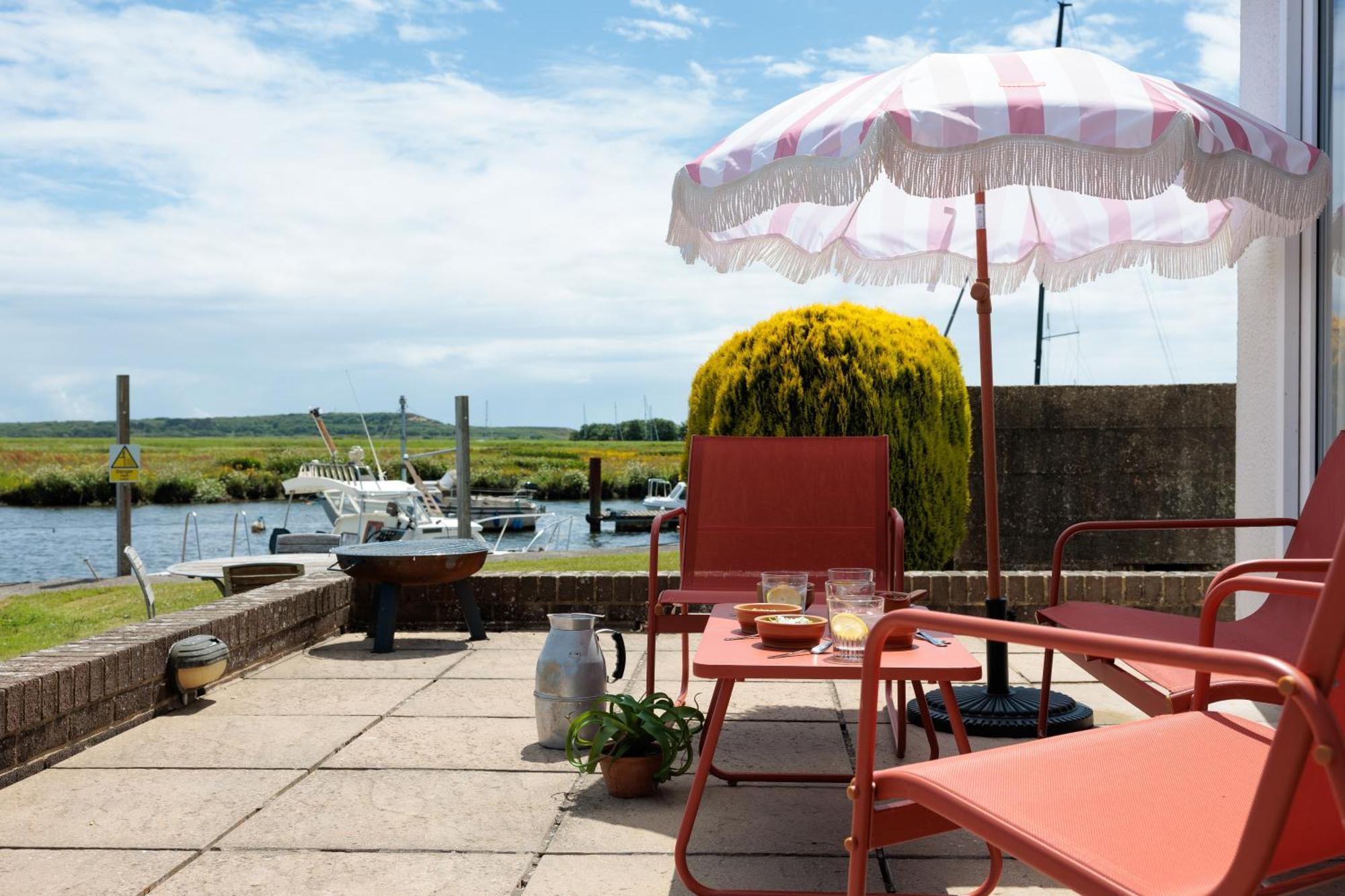 Hot Tub With A View - Christchurch Harbour Екстер'єр фото