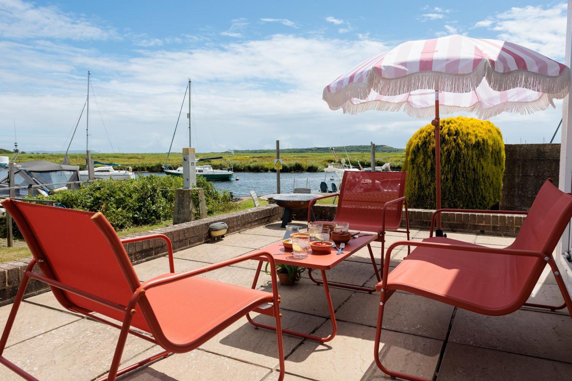 Hot Tub With A View - Christchurch Harbour Екстер'єр фото
