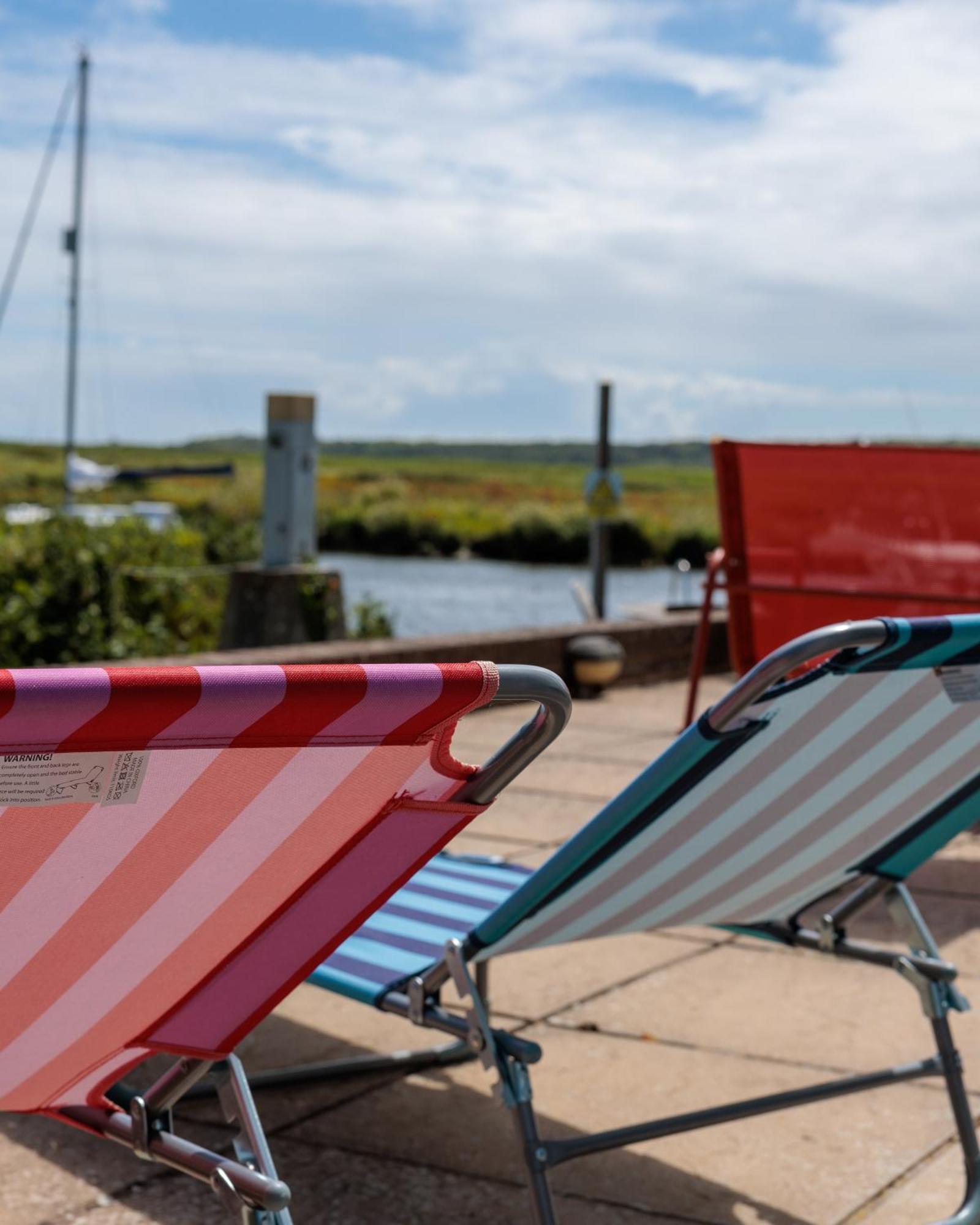 Hot Tub With A View - Christchurch Harbour Екстер'єр фото