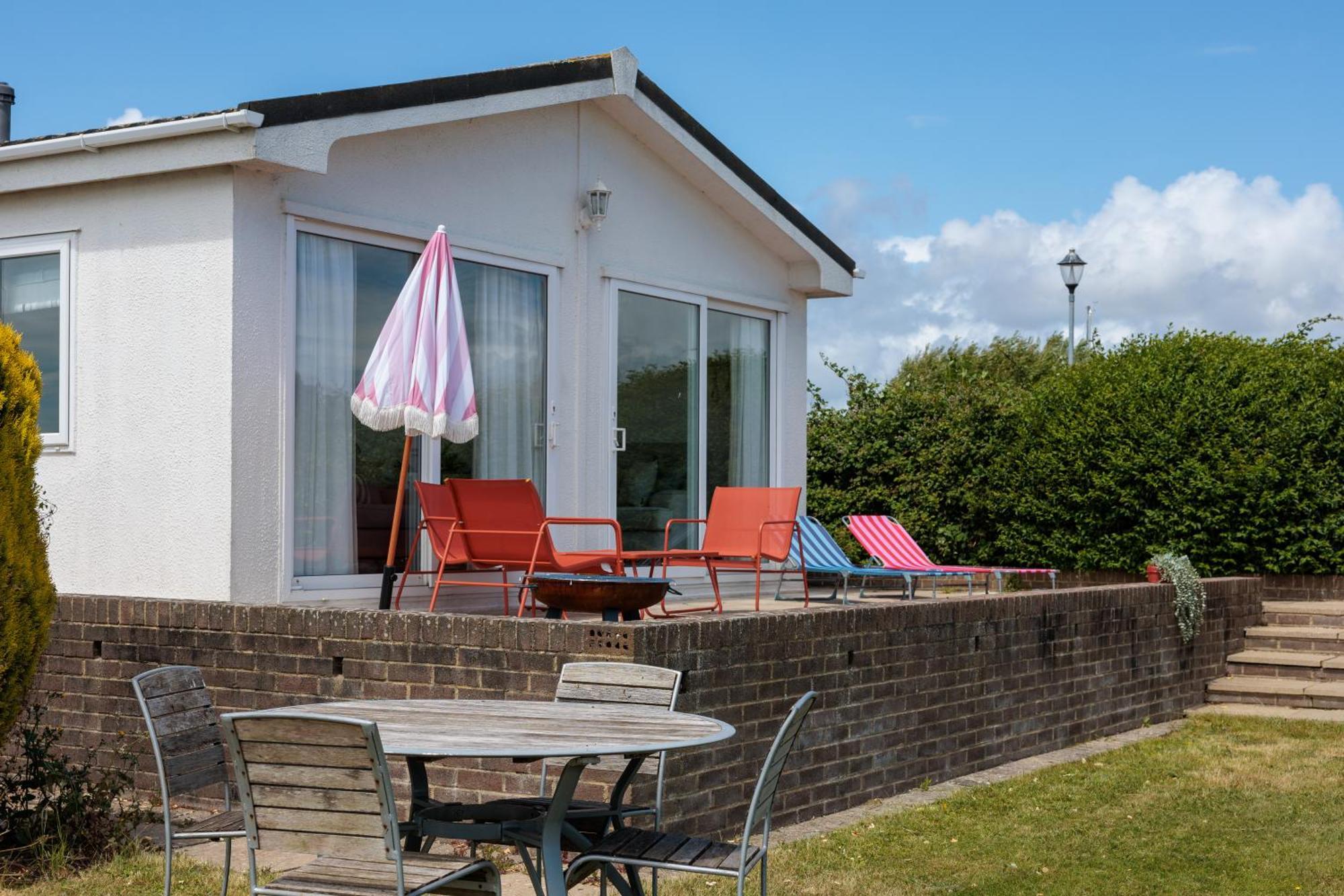 Hot Tub With A View - Christchurch Harbour Екстер'єр фото