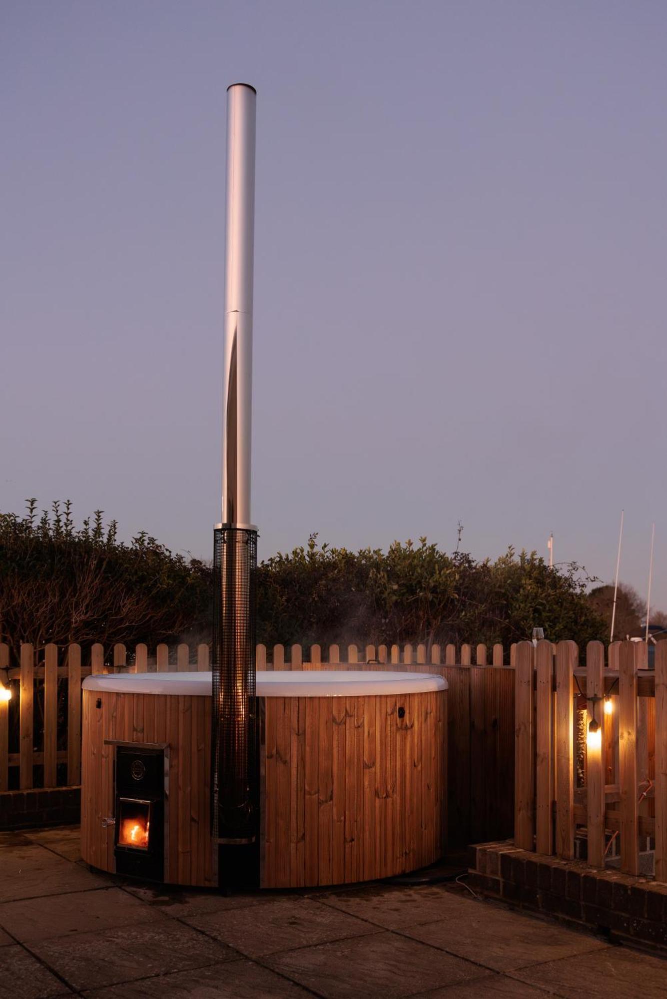 Hot Tub With A View - Christchurch Harbour Екстер'єр фото