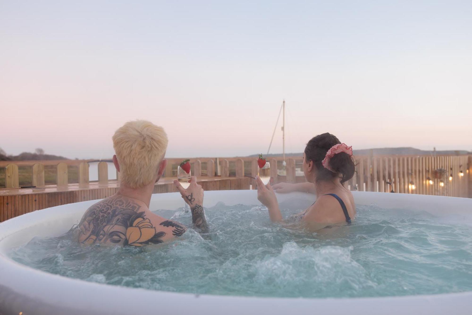 Hot Tub With A View - Christchurch Harbour Екстер'єр фото