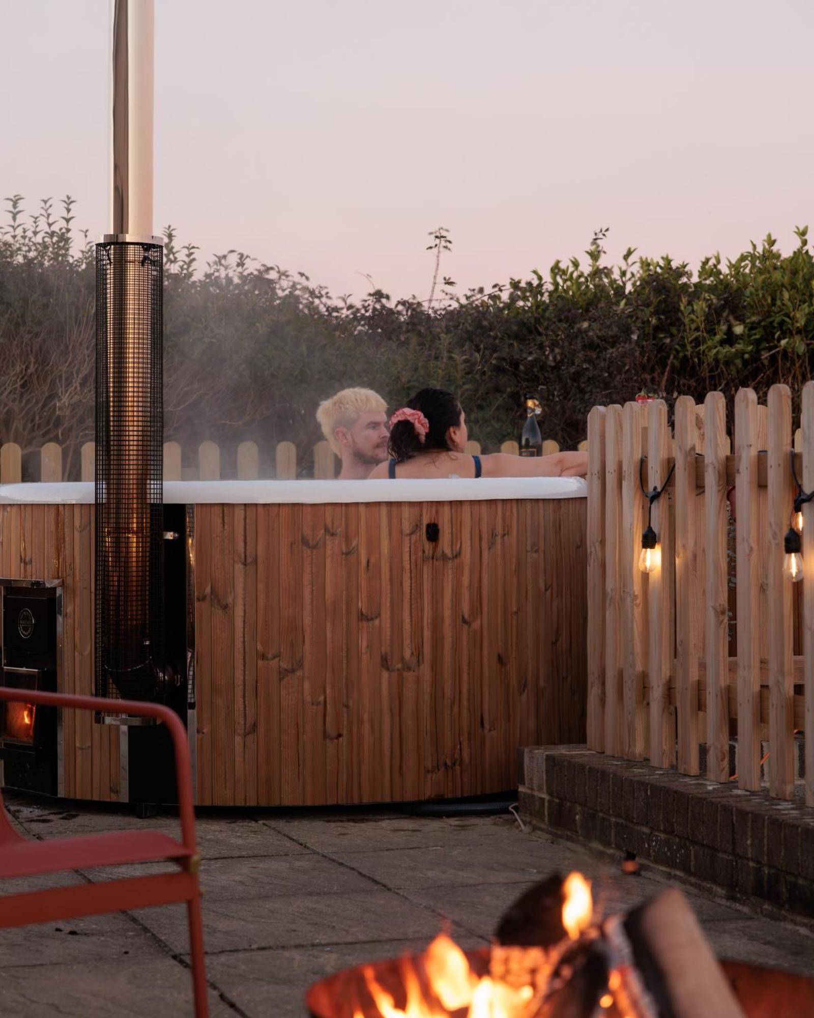 Hot Tub With A View - Christchurch Harbour Екстер'єр фото
